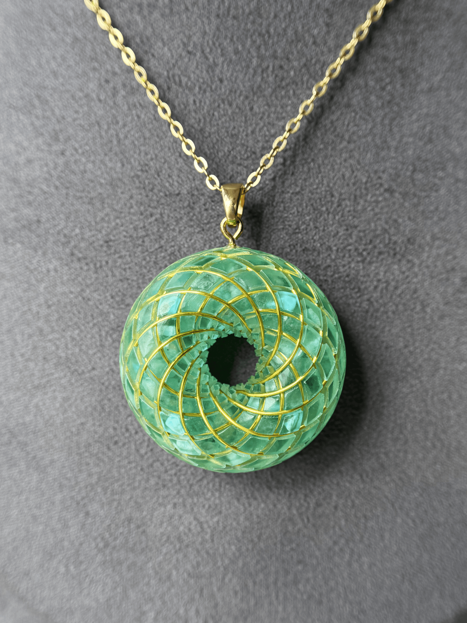 Torus pendant