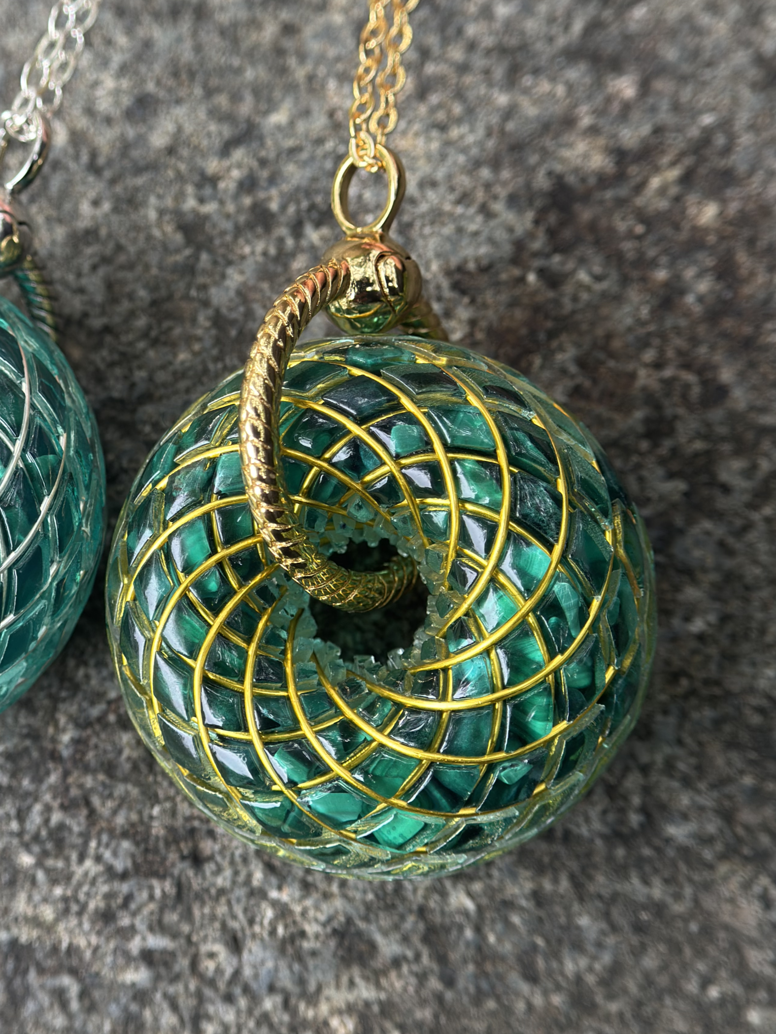 Malachite Crystal Torus Pendant – Sacred Geometry Energy Necklace, Handmade Spiritual Jewelry, Meditation Gift